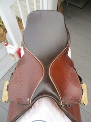 16.5» medium champion leather CC JUMP ENGLISH SADDLE w LEATHERS & D’ANGLE IRONS