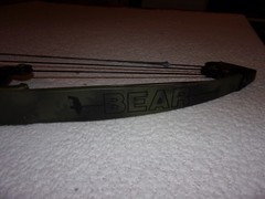 Vintage Bear Whitetail Hunter Green Camo Compound Bow