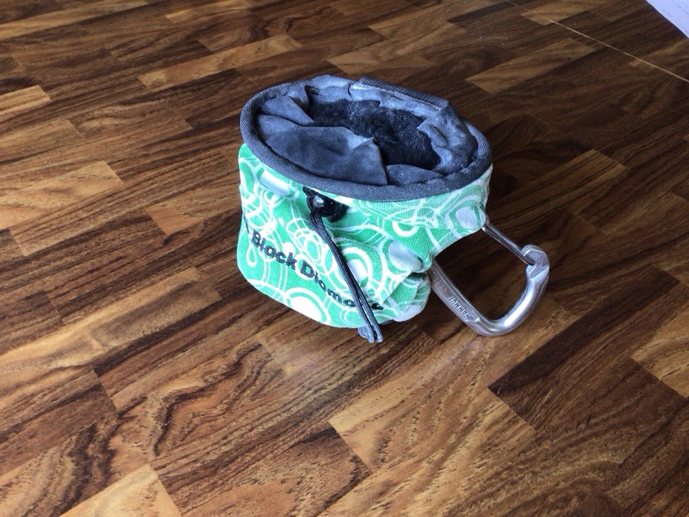 BLACK DIAMOND Chalk Bag with Mammut Carabiner Rock Climbing Gym Bouldering