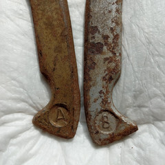 VINTAGE SET OF 4 HORSESHOES – Rusty – FREE SHIPPING !!!