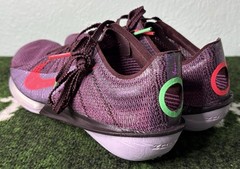 US Men’s 6.5/W 8 – Faith Kipyegon x Nike Air Zoom Victory 2 «Fuchsia Dream»