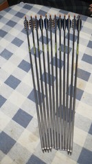 12 Carbon Express 300 Game Tracker Carbon Crossweave Arrows 28″ Feathers Nice!