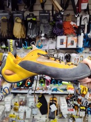 🧗 La Sportiva Finale Climbing Shoes Mens 12 / EU 45 – Vibram Sole Orange Black