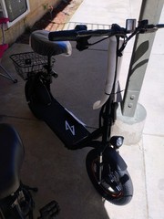 Phantomgogo Commuter R1 Pro Seated Electric Scooter w/ Basket, Black