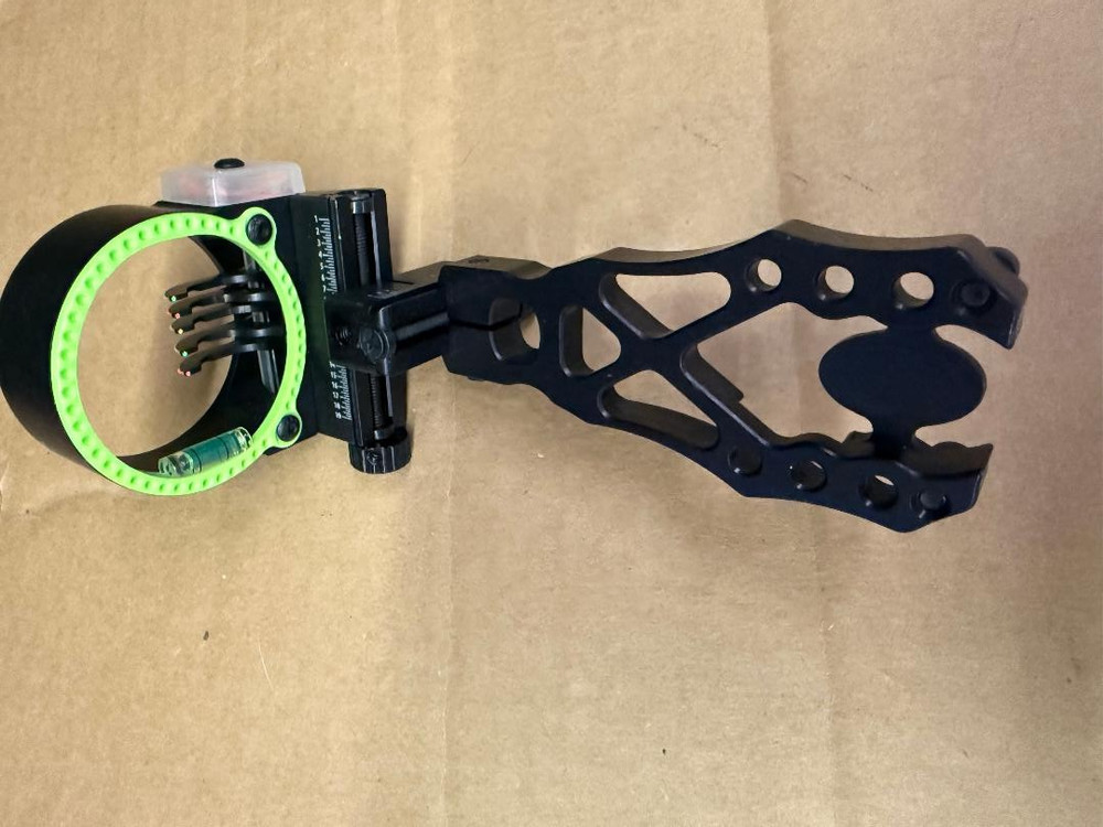 MINT DISPLAY Black Gold Revenge Micro Adjust 5 Pin .019 Bow Sight Black