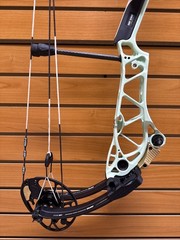 Mathews Title 38 RH Compound Bow – Gen 1 – Item 6013