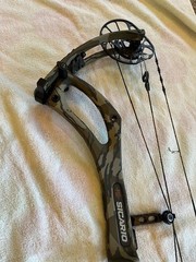 PSE Sicario compound bow! 70 lb limbs. Right hand model.