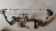 Mathews Legacy Solo Cam Compound Bow RH 60-70lbs Realtree Camo w/ drop away rest