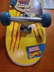 SANTA CRUZ X MARVEL «WOLVERINE SCREAMING HAND» SKATEBOARD