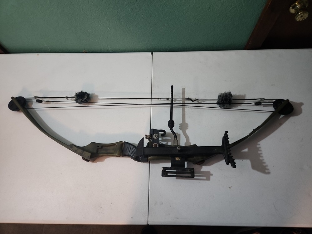 VINTAGE BEAR Whitetail II Compound Hunting Bow As Is Untested See Pictures