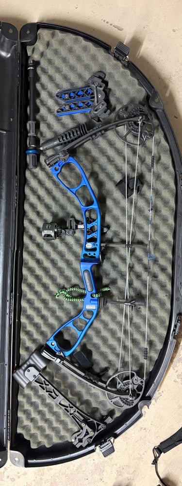 Elite Archery Ember Compound Bow – Blue, Fully Adjustable (10-60#, 15″-29″)