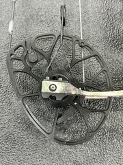 Mathews Halon 6 RH Compound Bow – Draw Weight 70lbs – Draw Length 31 (PD1125377)
