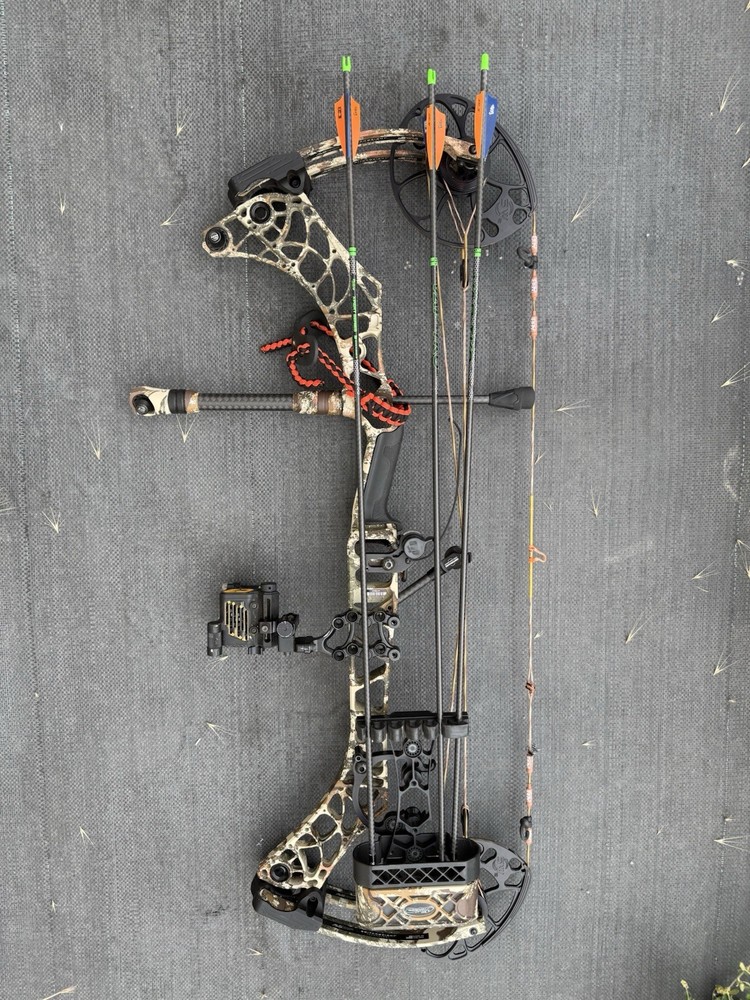 Mathews V3 RH, Pelican case, Brand New Strings, VAP TKO Arrows, and More