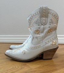 Dingo White Primrose Embroidered Western Boots Size 7 M(medium) DI 748-WHITE