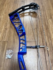 Elite Echelon 37 RH 50-60# 29.5” Mod Target Blue V Grip 75-90% Let Off
