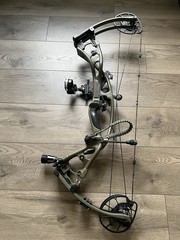 Hoyt VTM 31 RH 70# Battle Worn 1068410