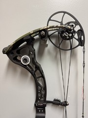 Bowtech Archery CP28 Kuiu Verde/Black RH 50# 24.5-30″ Draw Length NEW