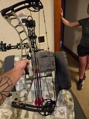 hoyt enduro compound bow, Right hand 60lbs , 29″ draw length