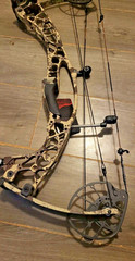 NEW HOYT ALPHA AX2 29 BOW 25-30″ SET AT 26″ 70LBS right hand – first cerca