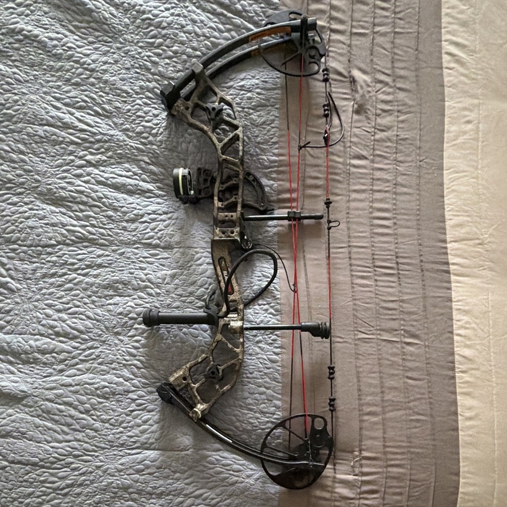 Blackout Intrigue MX RH Compound Bow Camo 16-30in 20-70lb Aluminum