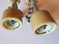 Set Gullwing Longboard Neil Carver Charger Trucks 50° + Arbor Slalom Wheels-NICE