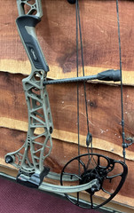 Mathews Lift XD Ambush Green 32″ D/L 70# D/W *Display Bow*