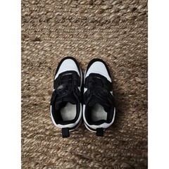 Roller Skate Shoes Kids Fashion Unisex Sport Sneaker Black & White Size 2.5 US