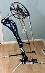 1776 Mathew’s ARC 34 limited Right Hand Compound Bow Bundle
