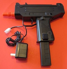 UZI MAC 10 Auto Electric Airsoft Gun w/Rechargeable Battery & Battery Charger