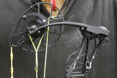 Mathews Lift 29.5 – Black – 55# – 25″ – Flo Yellow Strings – 3/16″ Total Peep