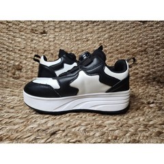 Roller Skate Shoes Kids Fashion Unisex Sport Sneaker Black & White Size 2.5 US