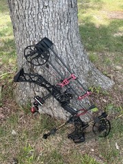 Mathews VXR 28- RH-Black Riser Ambush Limbs LOADED