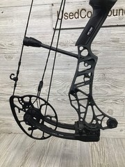 Used Mathews Lift X 29.5 Right Hand Shale Riser/Black Limbs 28/70