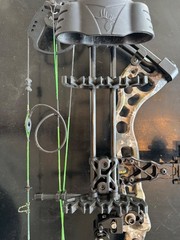 Bear Archery Vast Right Hand Compound Bow – With upgrades – Complete package