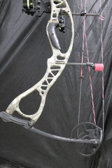 Hoyt Charger Vicxen – RH – 27″ – 40# – Advantage Max-1 – Hoyt HDX – HHA Sight