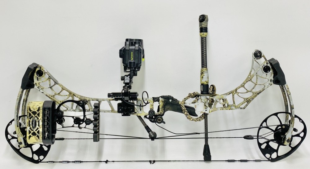Mathews V3 RH Compound Bow w/ Garmin Xero A1 Bow Sight (UD6036799)