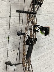 Hoyt Alpha X 33, RH, In Elevated 2 camo, 60-70 lbs
