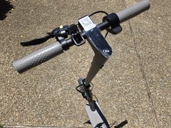 D8 Pro Electric scooter adult 350w, 25 km/h (15.5 mph,20–25 km (12–15 miles)