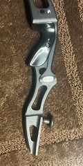 Hoyt Excel ILF Riser 21” Right Hand Riser & TradTech 40lb. Med. Limbs Excellent