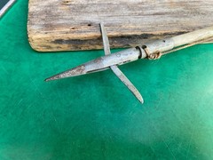 VINTAGE ARCHERY BOW FISHING REEL AND ARROW WITH CARP POINT FOR BOWFISHING