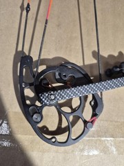 ATHENS ACCOMPLICE 34 BOW W/ BLACK GOLD 7 PIN SIGHT VAPOR TRAIL REST A (293192-1)