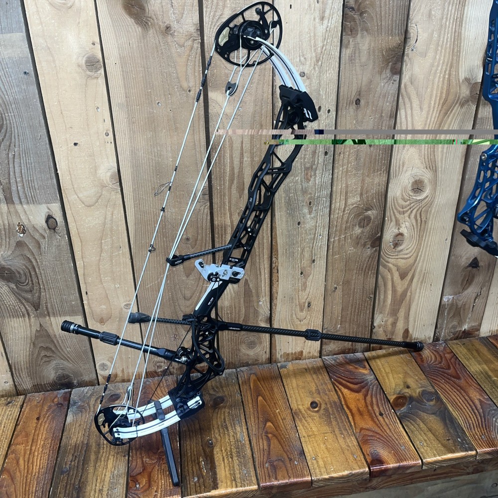 2025 Mathews Title 36, Black Riser with White Limbs (Right Hand) with extras.