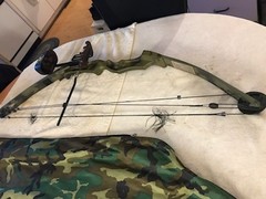 VINTAGE BEAR WHITETAIL II COMPOUND BOW 70# 30″ DRAW LENGTH WITH CAMO BAG