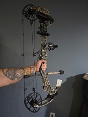 BRAND NEW 2023 Mathews Phase 4 Compound Bow 60lb Draw. NEVER FIRED! With Case!