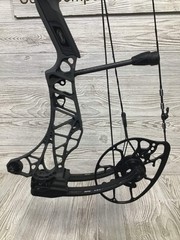 Used Mathews Lift X 29.5 Right Hand Shale Riser/Black Limbs 28/70
