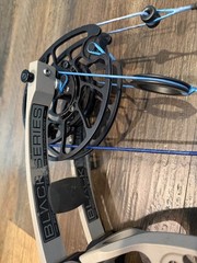 Used right hand 70# Prime Black 1 compound bow