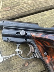 Vintage crosman mark I .22 cal co2 pellet air pistol /works great