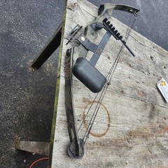 PSE NOVA R/H Compound Bow With Cobra Sights AND QUIVER