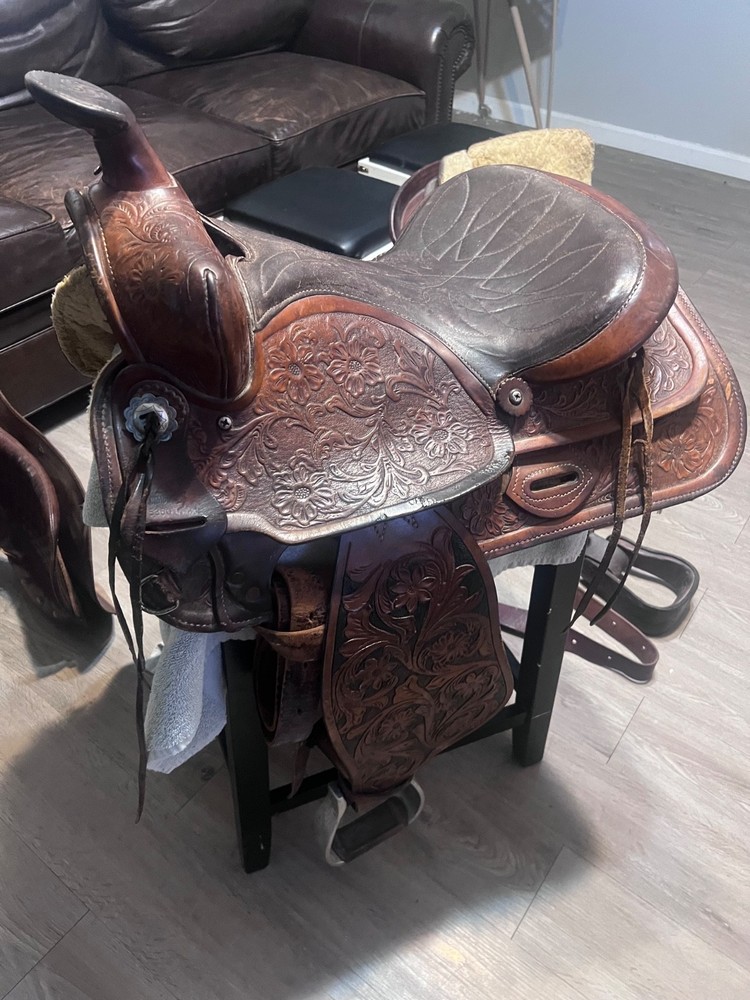 Used 15” Simco Western Saddle 7” gullet