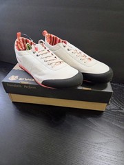 Evolv Hiking Shoes Women’s Cruzer Psyche Birch Stripe Size 9 (Women’s Size)